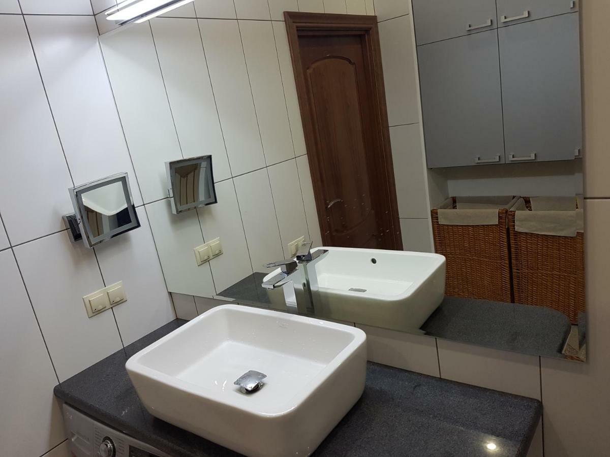 Rising Sun Apartment Minsk Esterno foto